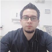 Medico General, realizando la Especialidad de Geriatría y Gerontología